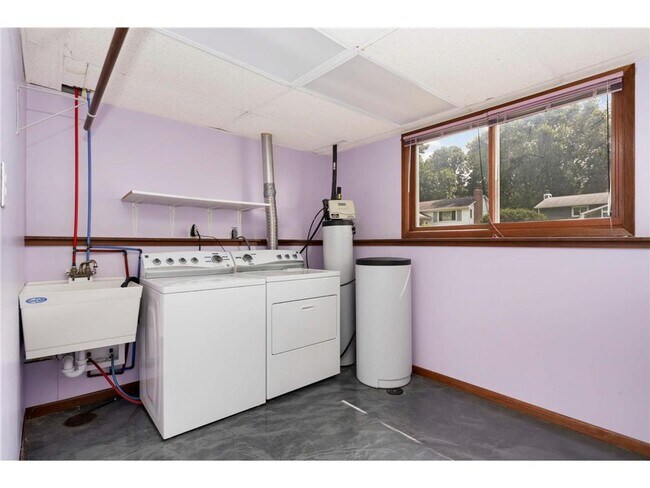 Building Photo - 8666 Windward Cir