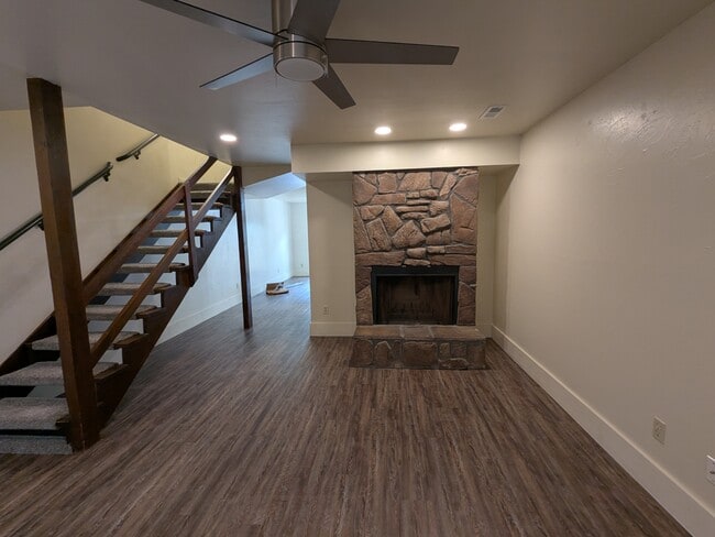 Building Photo - 562 Teal Ln