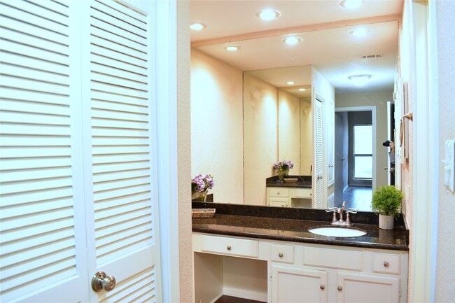 Building Photo - 11711 Memorial Dr