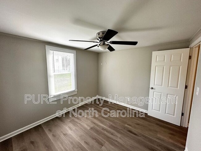 Building Photo - 606 Carver Dr