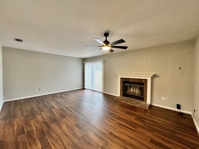 Building Photo - Glenleigh 1st-time Rental! Pet-Friendly, End-Unit Townhome, Cul-De-Sac with HUGE fenced backyard!