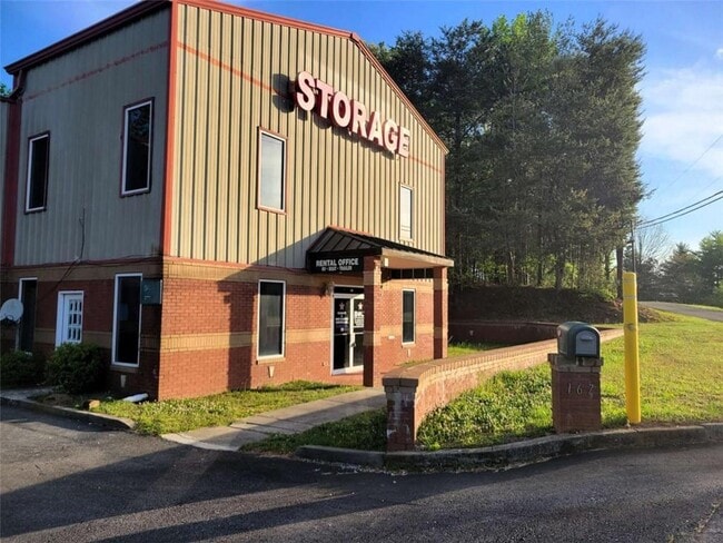 Building Photo - 167 Hefner St