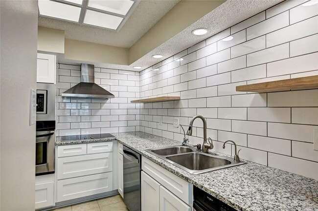 Building Photo - 921 Marine Dr