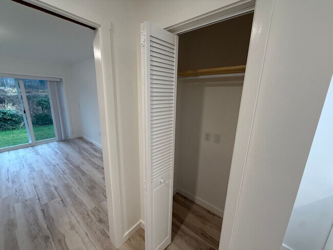 Building Photo - Newly Remodeled | All Utilities Included | AC + Heat | Move-In Ready