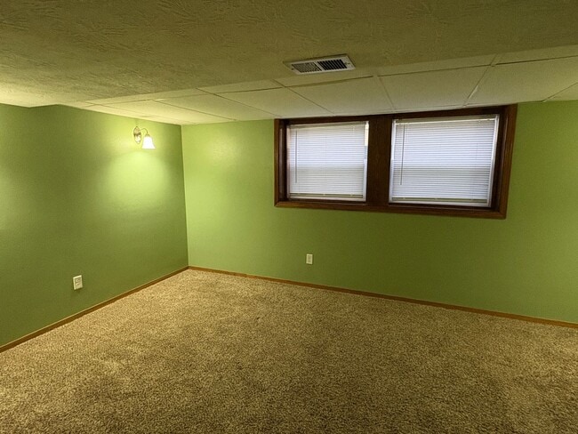 Building Photo - 320 Fanelle Ave