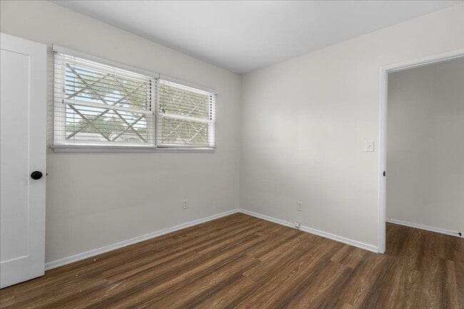 Building Photo - Updated Winnetka 3-Bedroom with Backyard a...