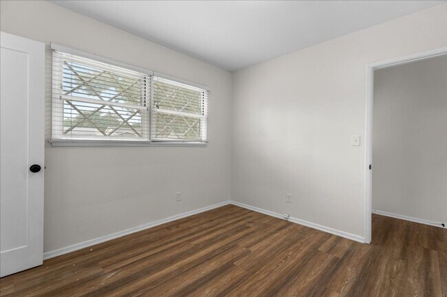 Building Photo - Updated Winnetka 3-Bedroom with Backyard and Detached Garage