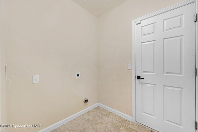 Building Photo - 4000 Harvest Cir