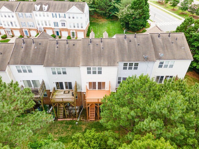Building Photo - Spacious Townhome in Vibrant Breckenridge ...