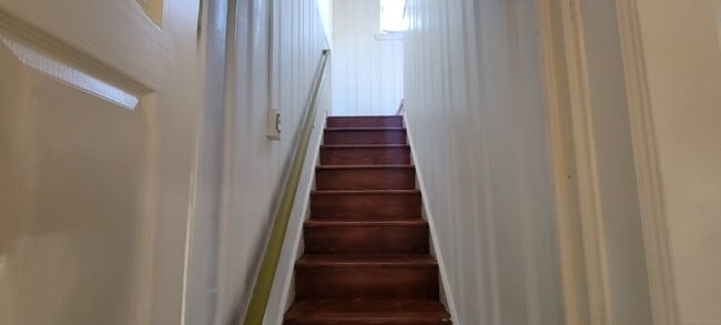 Building Photo - 87 Ellington St