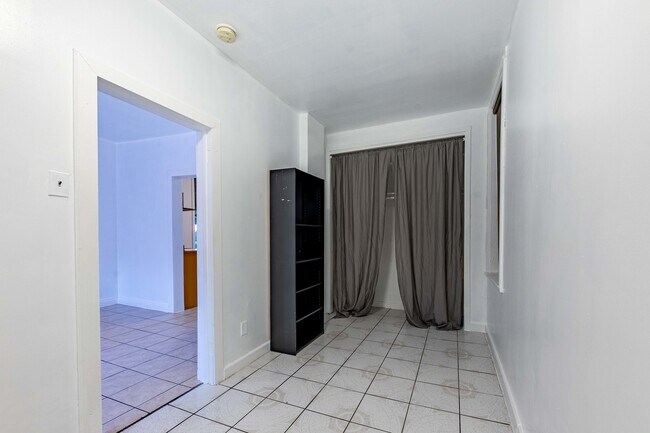 Building Photo - 2109 W Cullerton St