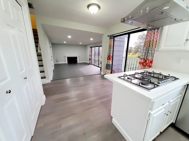 Building Photo - Spacious 2 Story Home With Lincoln Schools