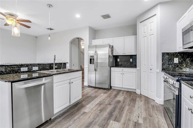 Building Photo - 2540 SW 85th Terrace