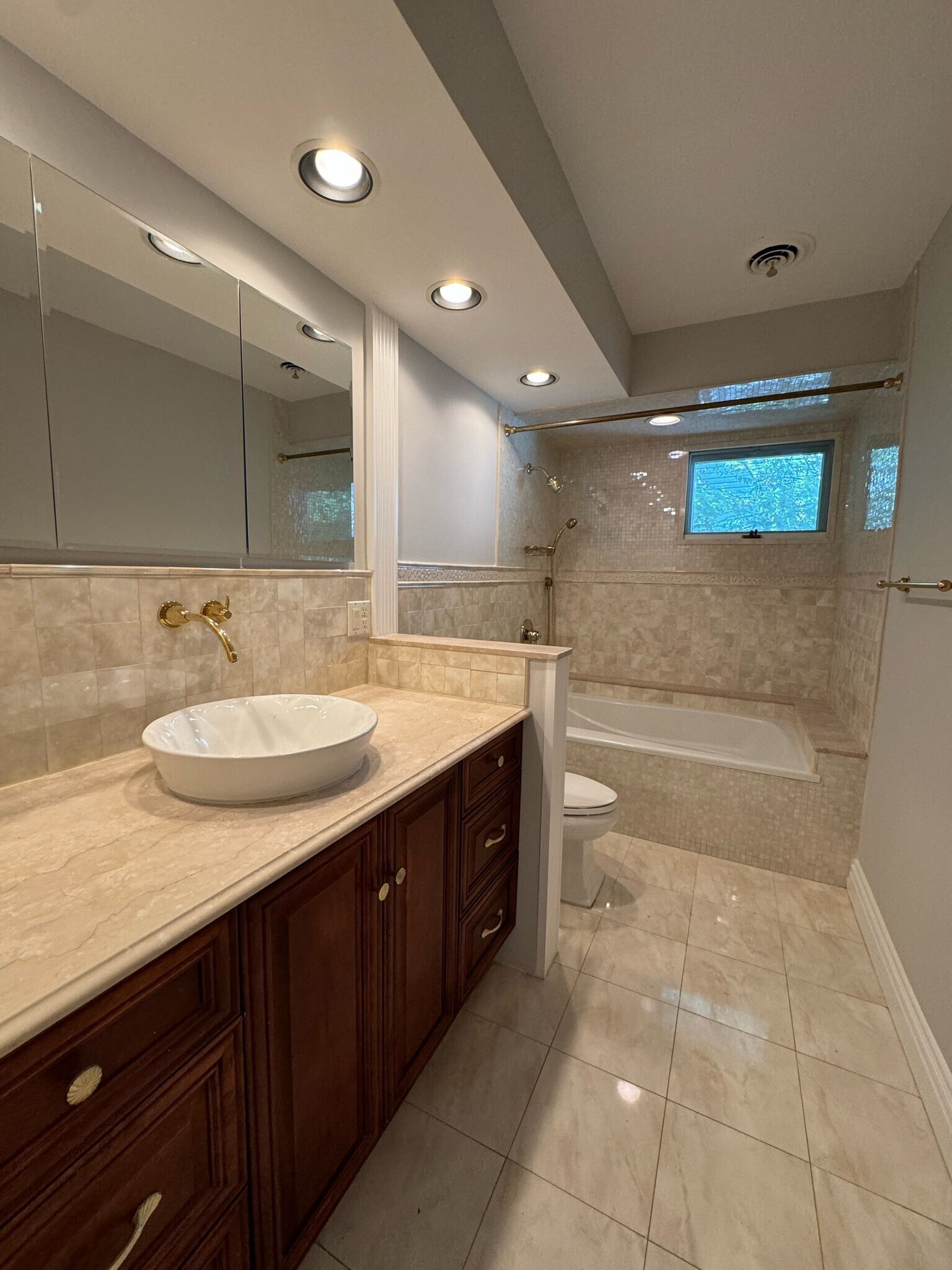 Building Photo - 537 Winterburn Grv