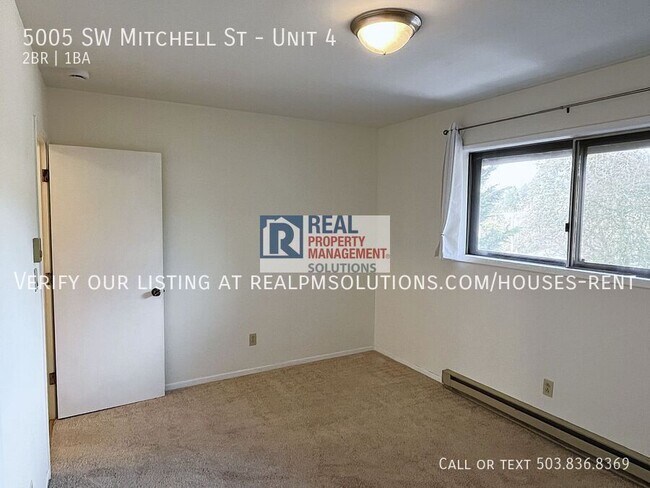 Building Photo - 5005 SW Mitchell St