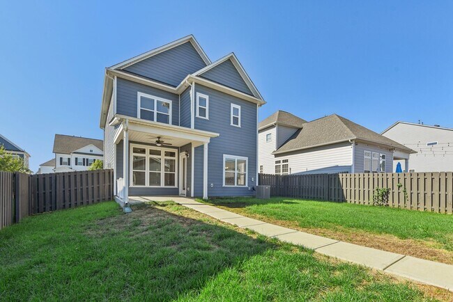 Building Photo - Nice 4 bedroom home with fenced yard