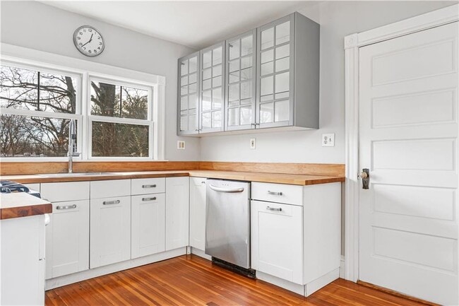 Building Photo - 9 Linden Ave