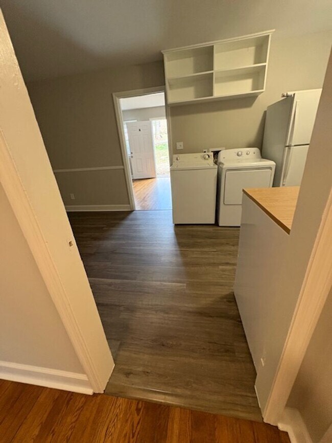 Building Photo - 403A Smith