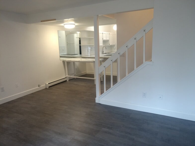 Building Photo - 3147 Bell Dr