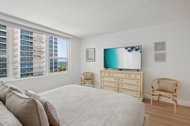 Building Photo - 3505 S Ocean Dr