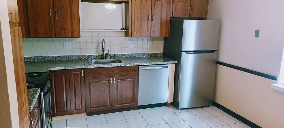 Building Photo - 2111 Oak Meadow Cir