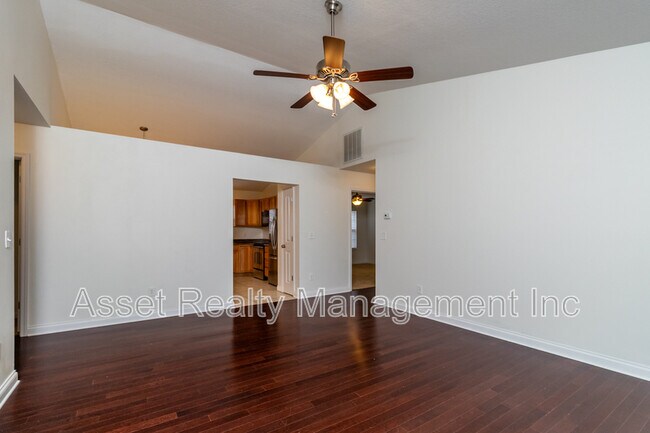 Building Photo - 624 Drakewood Rd