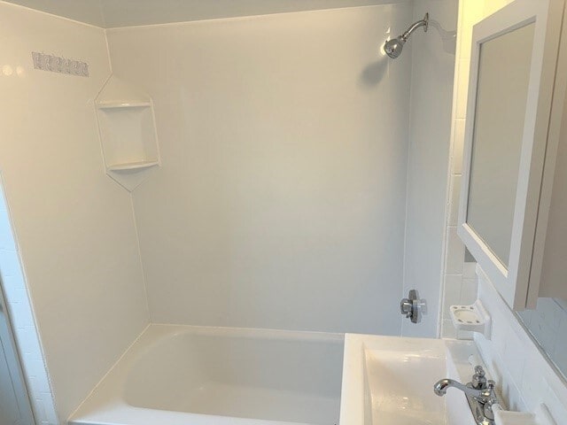 Building Photo - 95 Elm St