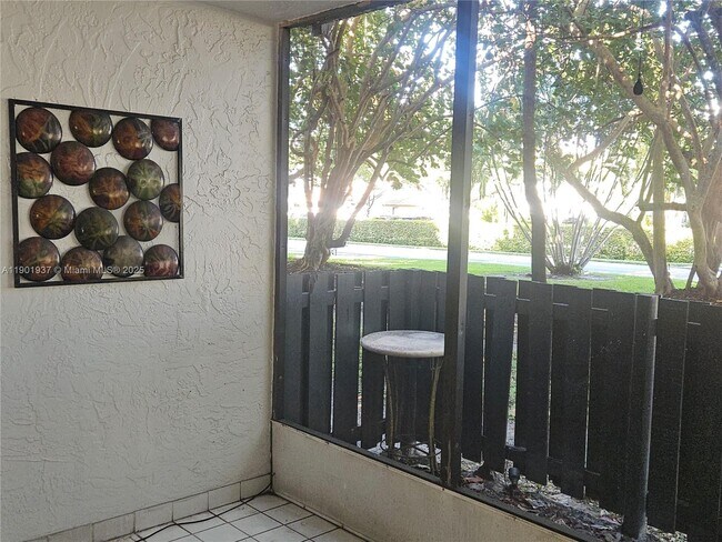 Building Photo - 1021 Mockingbird Ln