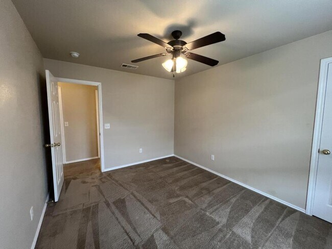 Building Photo - 4205 Cambridge Dr