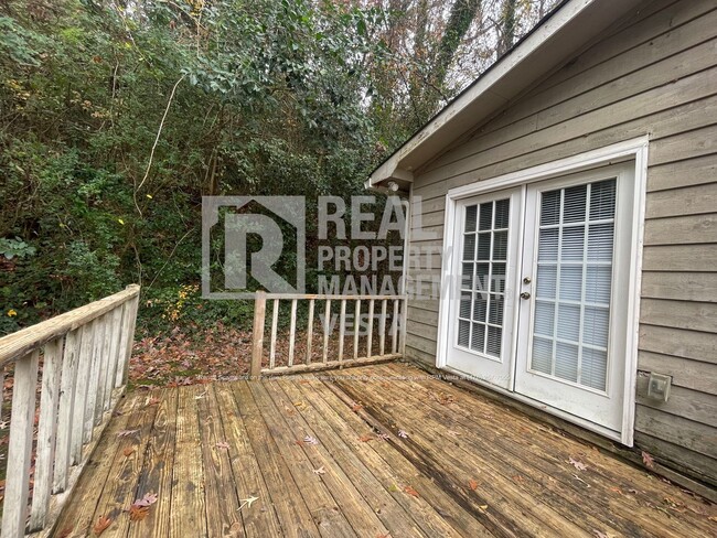 Building Photo - Spacious and Secluded in Central Macon