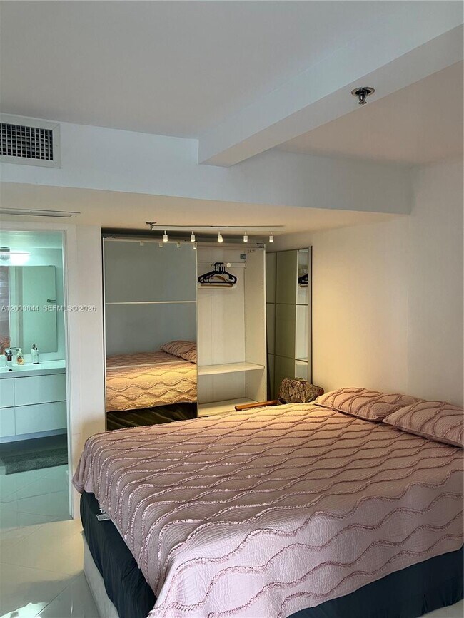 Building Photo - 555 NE 15th St