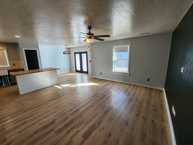 Building Photo - 3 Bedroom in Middleton