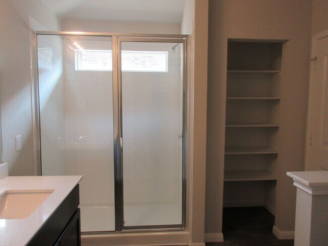 Building Photo - Home in Pioneer Crossing