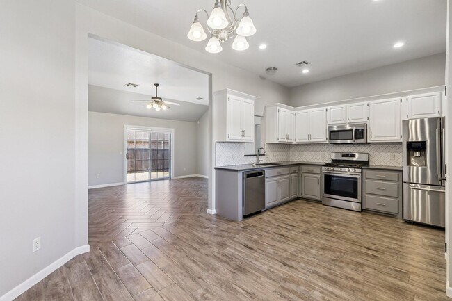 Building Photo - 824 Hunter Pl