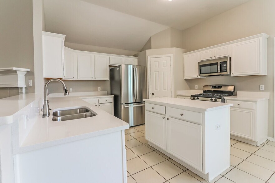 Building Photo - 4815 Chase More Dr