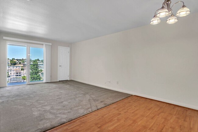 Building Photo - Great 2/1 condo close to SDSU and Colina Del Sol Park!
