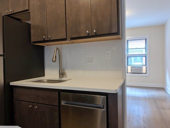 Building Photo - 2643 N Spaulding Ave