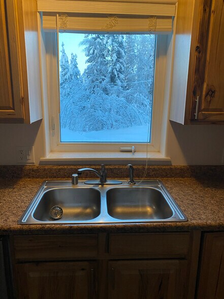 Building Photo - 305 Sarah St