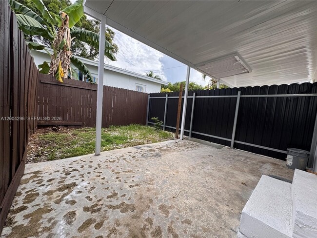 Building Photo - 2803 SW 26th St