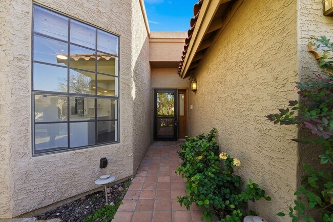 Building Photo - Welcome to this stunning 3-bedroom, 2-bathroom home in the heart of Scottsdale, AZ