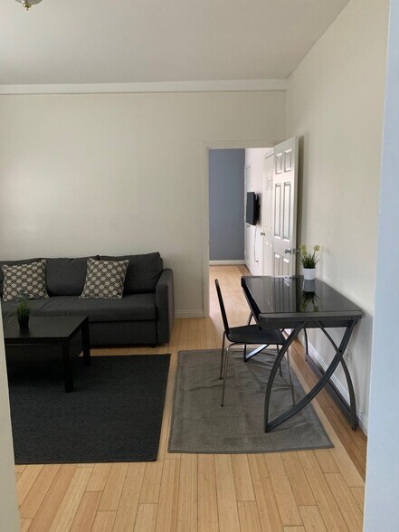 Living Room - 1402 W Olympic Blvd