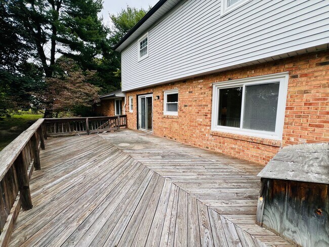 Building Photo - 401 Apperson Dr