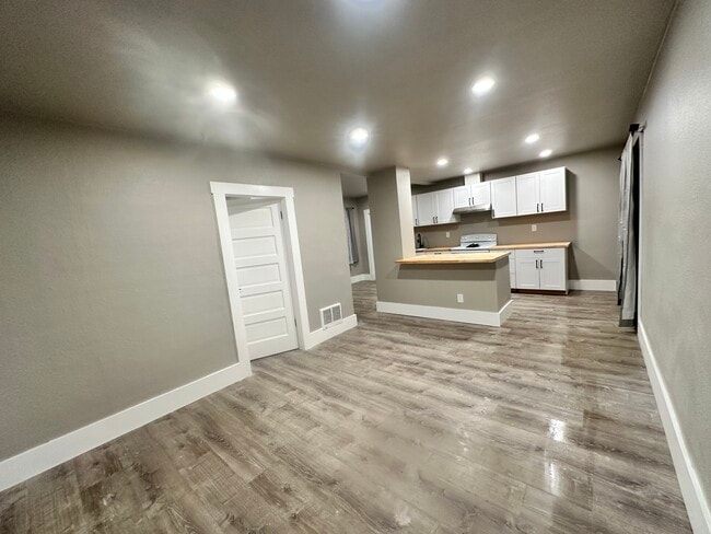 Building Photo - 320 Grant St