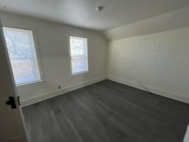 Building Photo - 922-924 Erie Avenue - 924