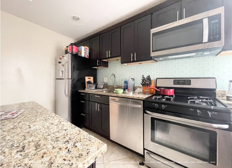 Building Photo - 2 Wyman Pl