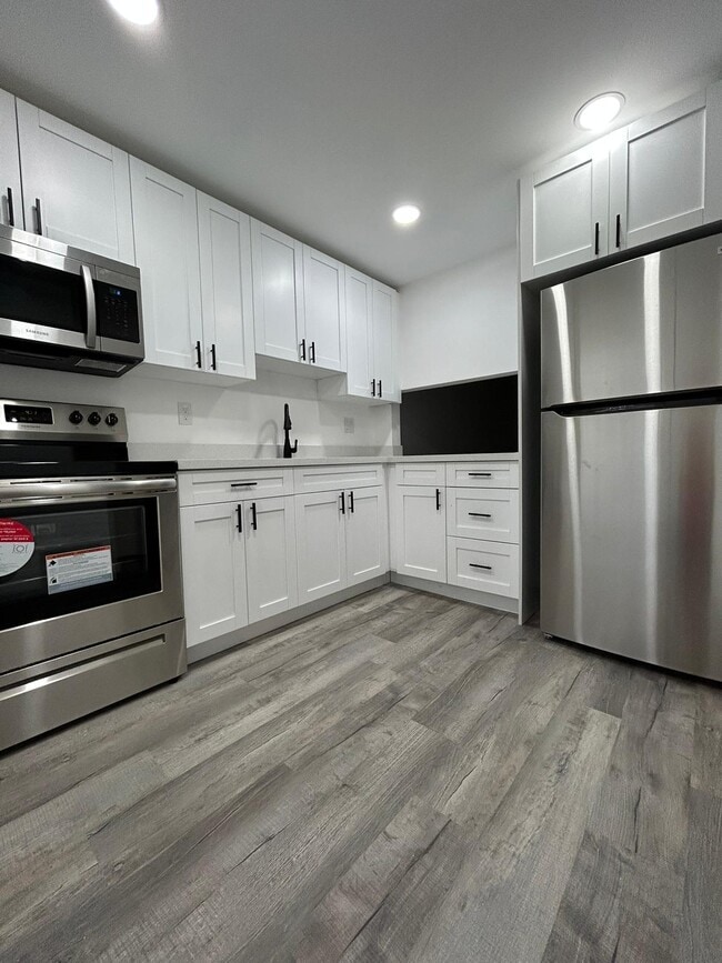 Building Photo - 8875 Fontainebleau Blvd