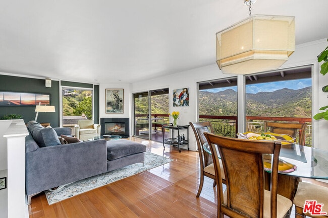 Building Photo - 2843 Lambert Dr