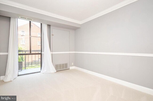 Building Photo - 1401 N Rhodes St