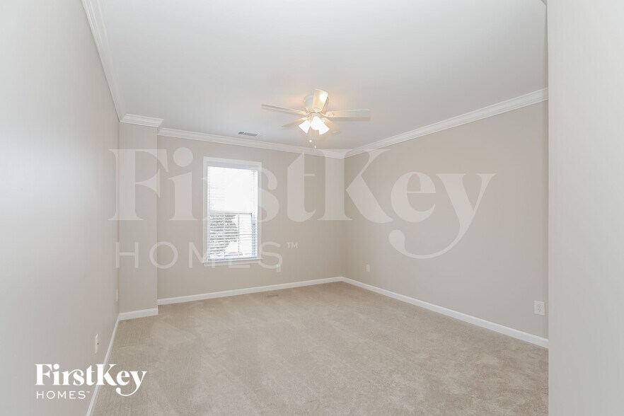 Building Photo - 2127 Mitford Ct