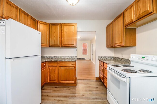 Building Photo - 17 Church St